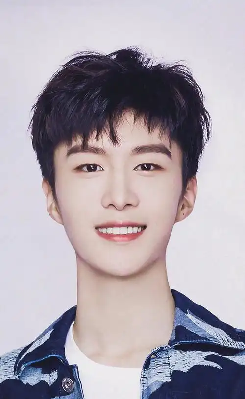 范丞丞! po一张标准证件照 积极营业,否则身份不保啊(开玩笑)