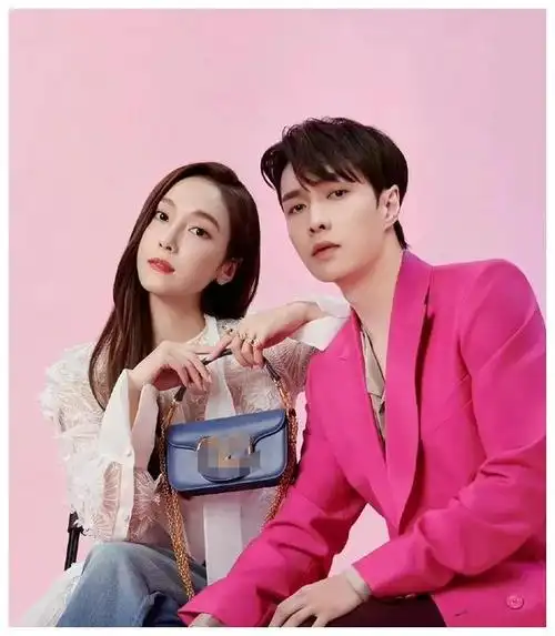 张艺兴郑秀妍合体拍大片,豪门姐弟既视感,曾和妹妹郑秀晶演情侣_腾讯