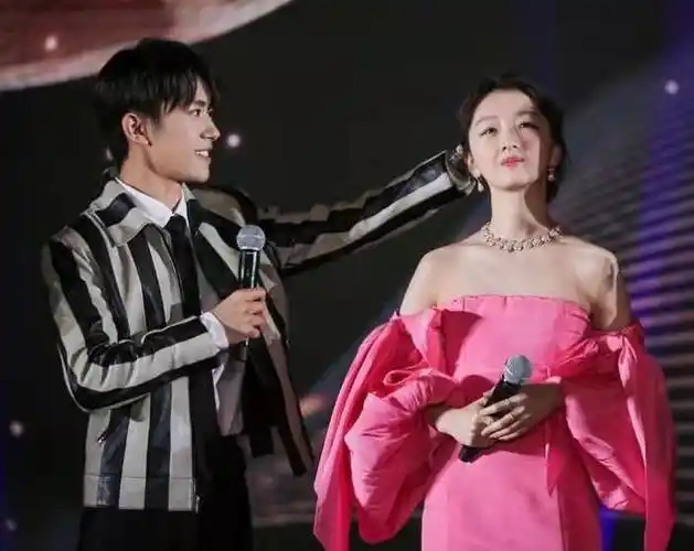 易烊千玺周冬雨避嫌为少年的你或将再合体绯闻已传2年