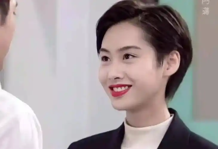 盘点下港圈曾经让人眼前一亮的短发造型的女明星_袁洁莹_长发_五官