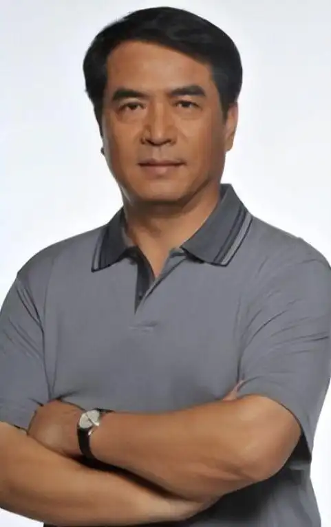 演员廖京生二婚娶了何睛为妻用爱温暖继子成了良夫慈父