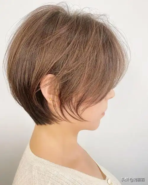 纹理中发烫发发型图片2020(女士中短发烫发发型图片大全)-天晟网