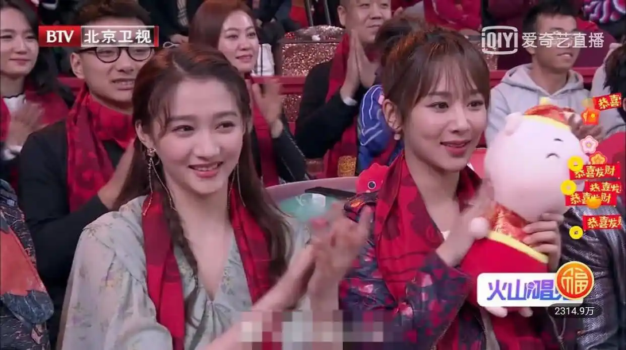 杨紫和关晓彤同台,网友感叹杨紫比关晓彤直接胖一圈