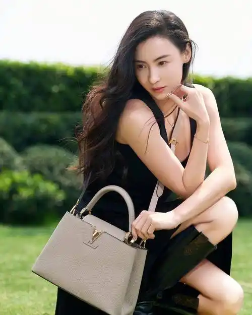 张柏芝43岁仍身材傲人,女人味爆棚!