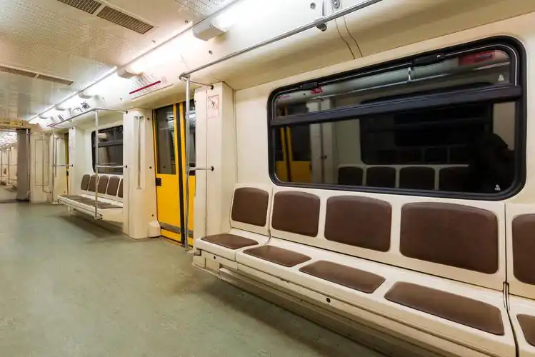 站着的人群背景图片灰色运输唯美几辆火车城市背景图片起飞平台 地铁