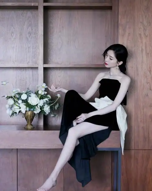 "如玉美腿""肤若凝脂",盘点一下娱乐圈的这十位"美腿"女神