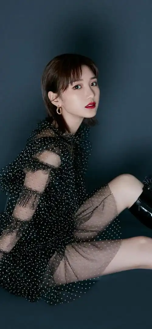 毛晓彤短发美图