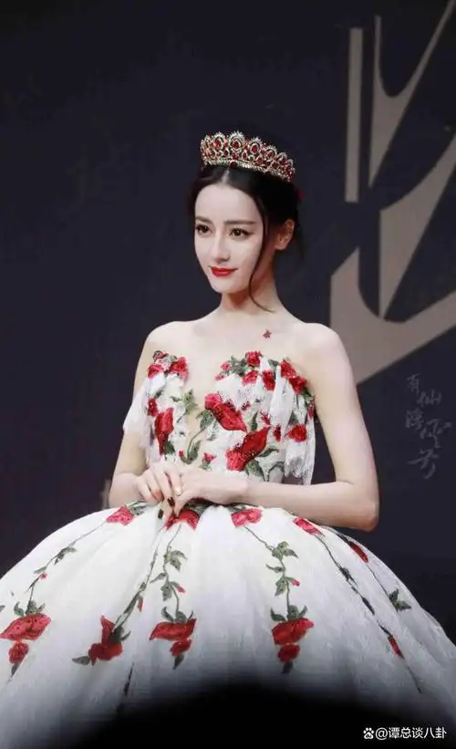 看了迪丽热巴线下活动的真实颜值,才知道普通人跟明星真的有壁