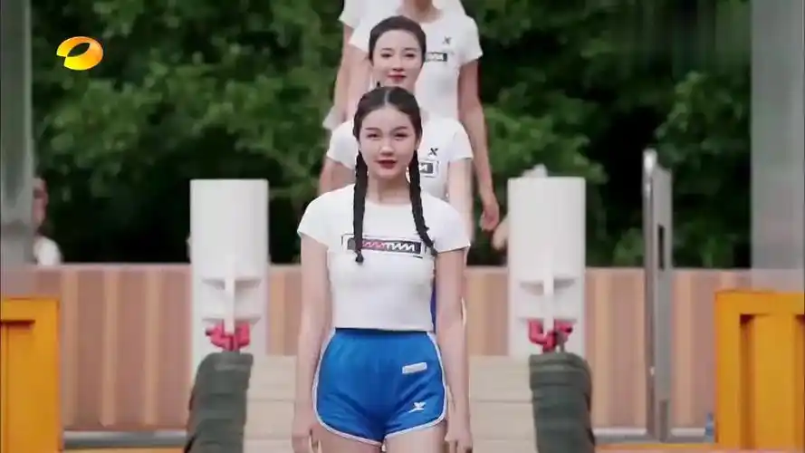 摇啊笑啊桥:小绵羊队个个肤白貌美大长腿卖力狂扭太生猛完胜(2)