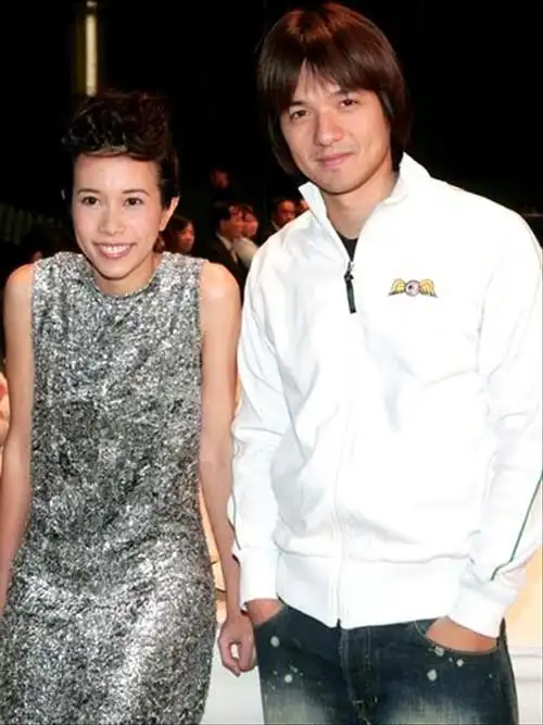 冯德伦—狮子座  莫文蔚—双子座