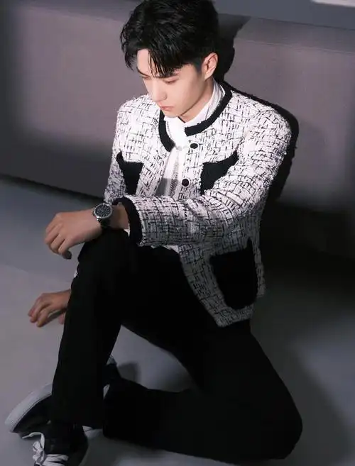 王一博全身照高清壁纸(王一博全身照高清壁纸)-海纳网