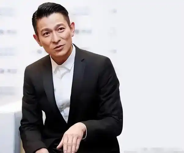 1997年刘德华广东认祖归宗,亲姐姐一贫如洗,他有没有帮助姐姐?