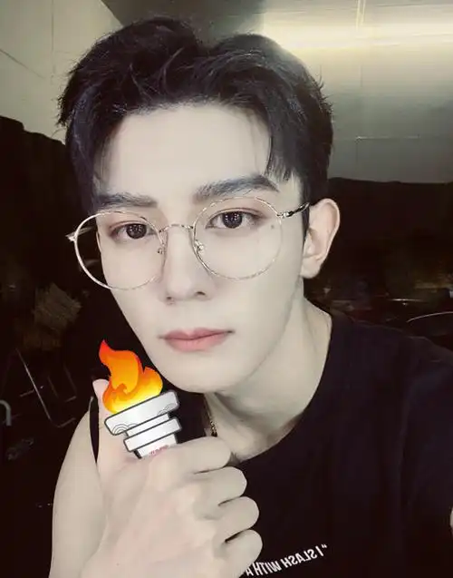 天不怕地不怕就怕夏之光戴眼镜,看到真人后,网友:妈妈我恋爱了