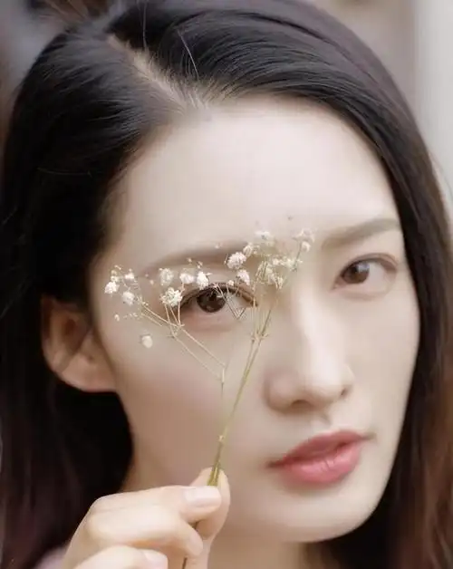 李沁:国家秘密栽培她9年,转身却踏进娱乐圈,背后原因令人感慨