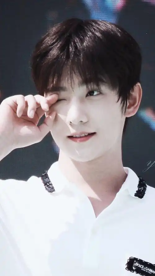 杨洋有哪些笑得特别干净好看的照片? - 知乎