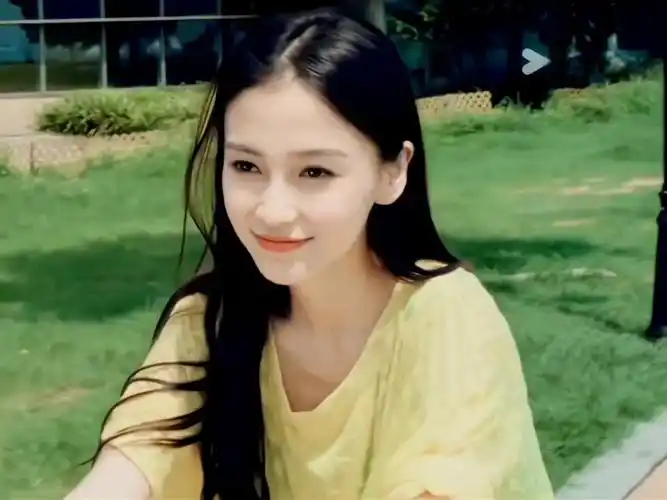 "分享早期可可爱爱的小鼻"angelababy