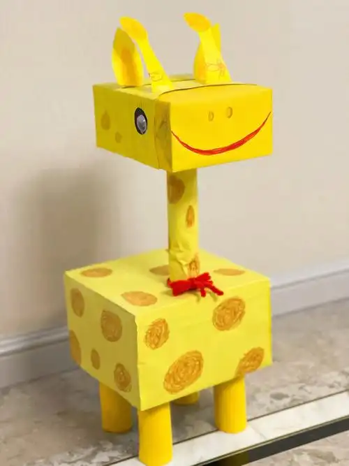 感谢@lin的作品参考,完美给娃交作业#幼儿园手工  #长颈鹿  #废旧材料