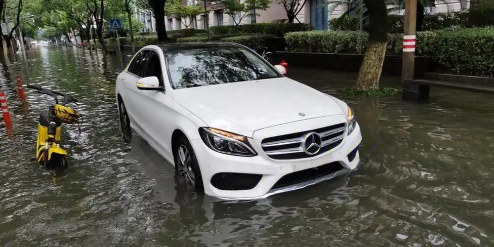 打不到滴滴,公交车没有直达,地铁4号线部分站点停运,只能开车去上班了