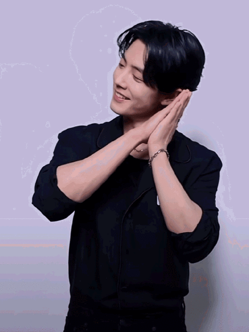 肖战拍的红色月亮##肖战