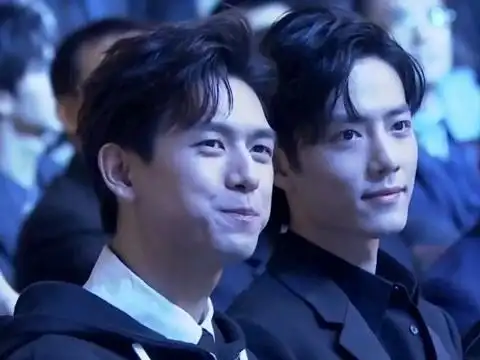 李现肖战两大男神同框引全场尖叫—2020爱奇艺尖叫之夜