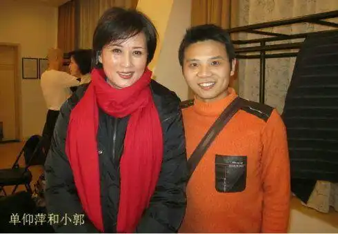 越剧名家钱惠丽和单仰萍相逢在鄭州越剧之家