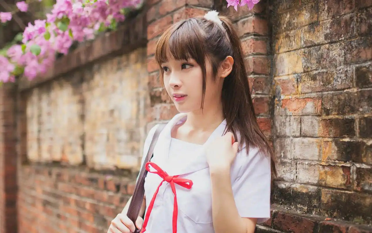 日系少女户外小清新写真桌面壁纸