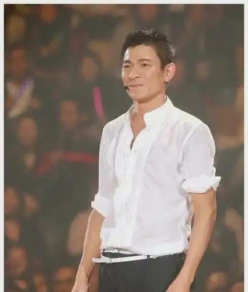 刘德华出道前所受过的罪,成名后不曾忘记努力,爱情始终如一!