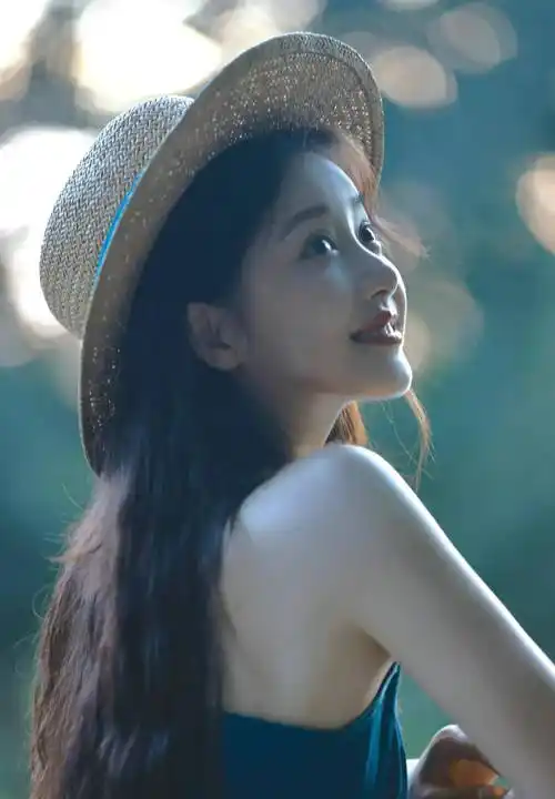 姜贞羽蓝裙子氛围感大片_照片_蓝色_少女