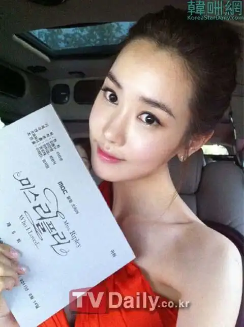 16】【影视】《雷普利小姐》李多海露肩自拍