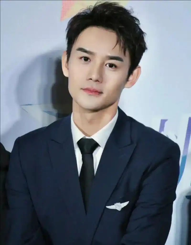 中国内地80后男明星九大排行榜: 1.罗晋 672.胡歌 673.