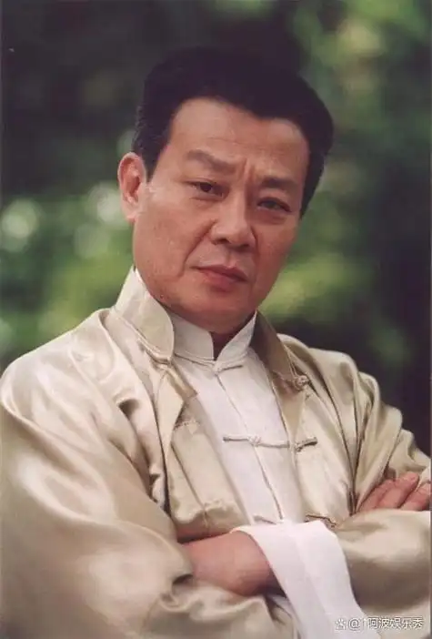 他是影视圈的实力派,却有两个老婆,还相互照应