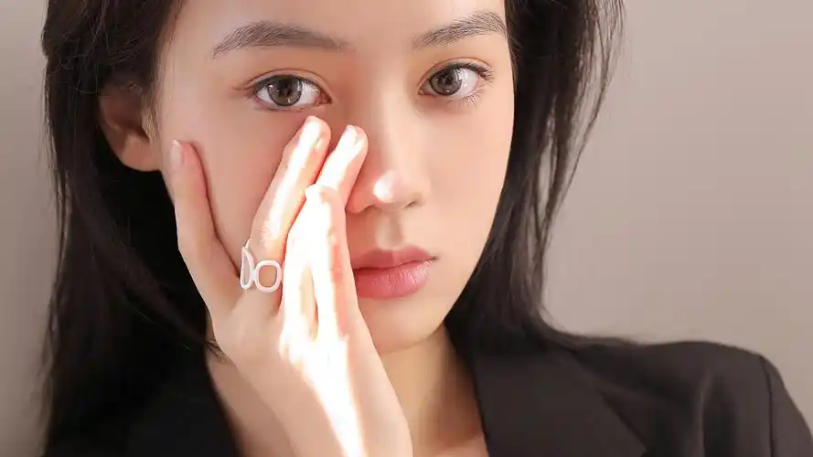 酷酷的韩系少女主题桌面动态壁纸