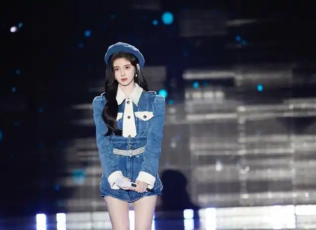 新浪娱乐讯 2021年12月31日,鞠婧祎参加北京卫视跨年晚会并演唱歌曲