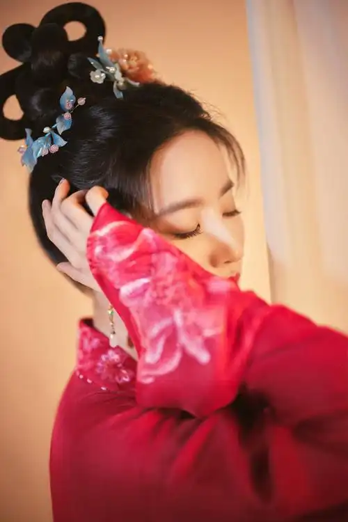 梦华录刘亦菲唯美闭眼红色古装衣服4k手机壁纸图片