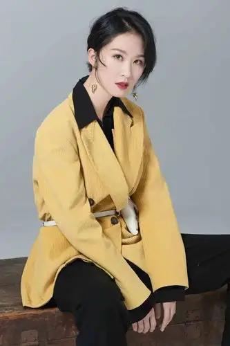 张雯最新写真释出 率性时尚传递早春气息