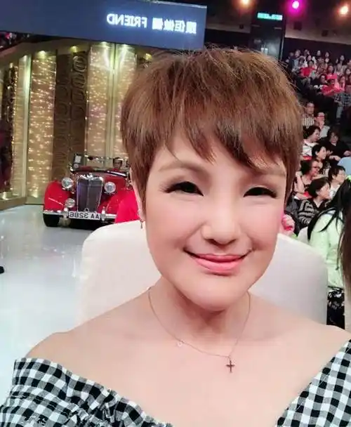 她是tvb最丑女星,竟用30年存款捐学校,自己和母亲只能租房子住