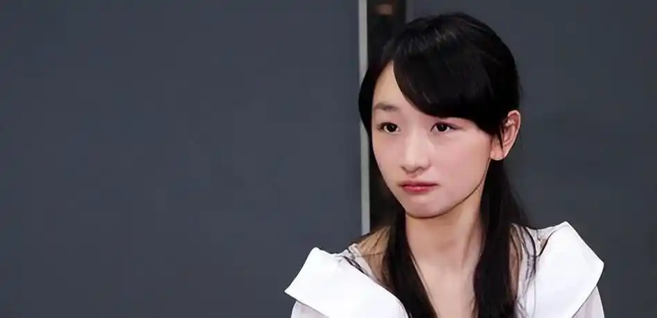 周冬雨整容成功 像换了一个人 却遭到张艺谋的嫌弃:不能再演我的