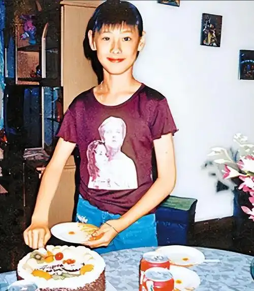 回顾梁洛施22岁生三胎与李泽楷分手11年独自带娃成人生赢家