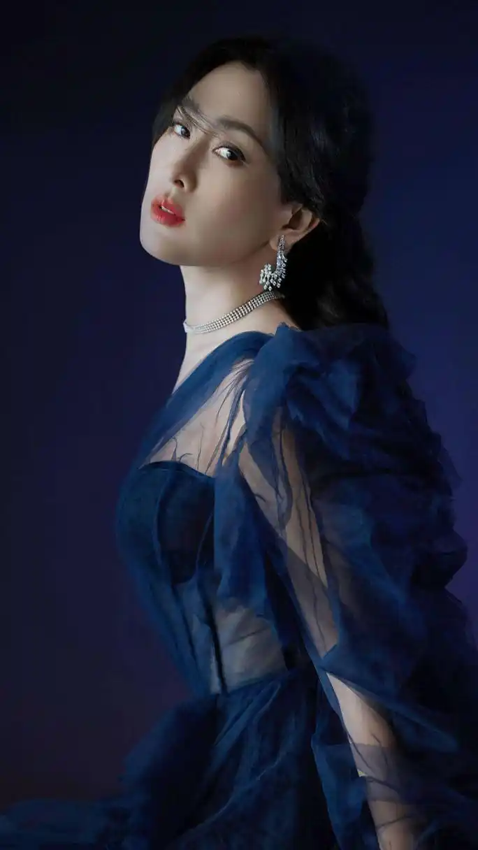 原来,马苏,"马漂亮"是学舞蹈出身的,怪不得身材管理的那么好,肌肤似雪