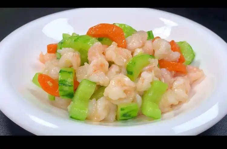 清炒虾仁好吃有技巧,关键在腌制和上浆,鲜嫩爽滑,清淡美味