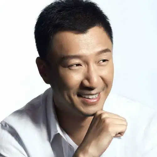 (如成龙,孙红雷等)嘴巴主福气,俗话说"嘴大吃四方",嘴巴天生比较大的