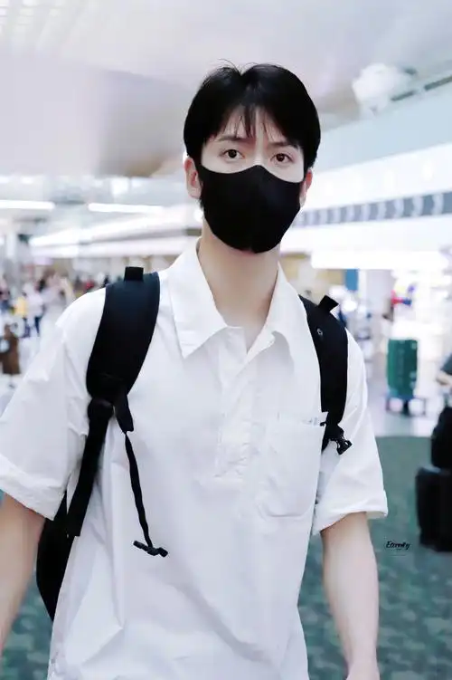 超话#陈宥维一念关山#hgh7615pek吃饱饱长高高超帅气@陈宥维