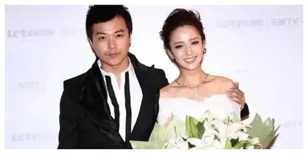 佟丽娅与陈思诚携手出游母子关系和睦欣欣向荣