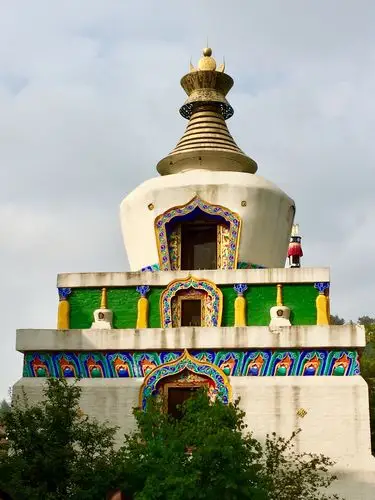 塔尔寺得名于寺中大金瓦殿内纪念宗喀巴的大银塔!