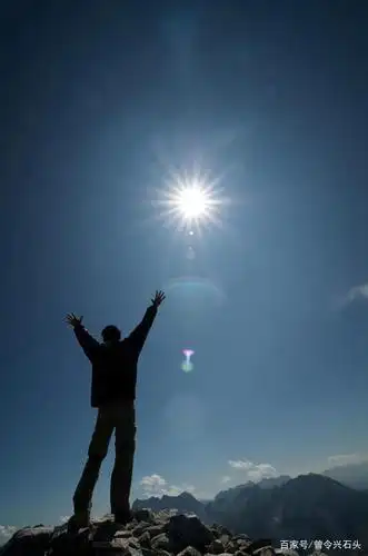 踮起脚尖,接近太阳,这个时代需要正能量
