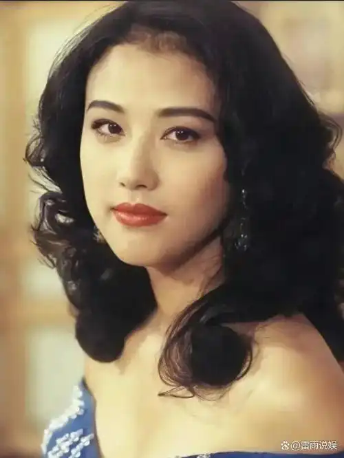 周海媚算不算顶级美女?看看她和陈红,周慧敏合照就知道了!