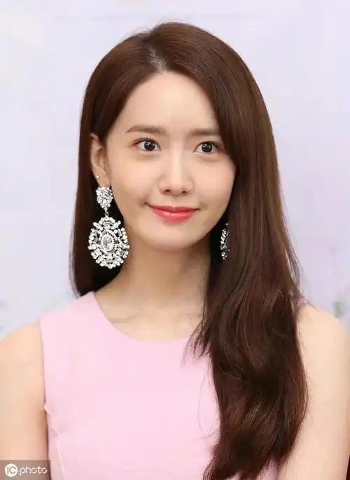 林允儿的小我材料