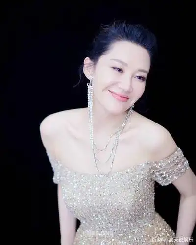 她不是公主病,是公主命!50岁靠自律活成了少女的模样!