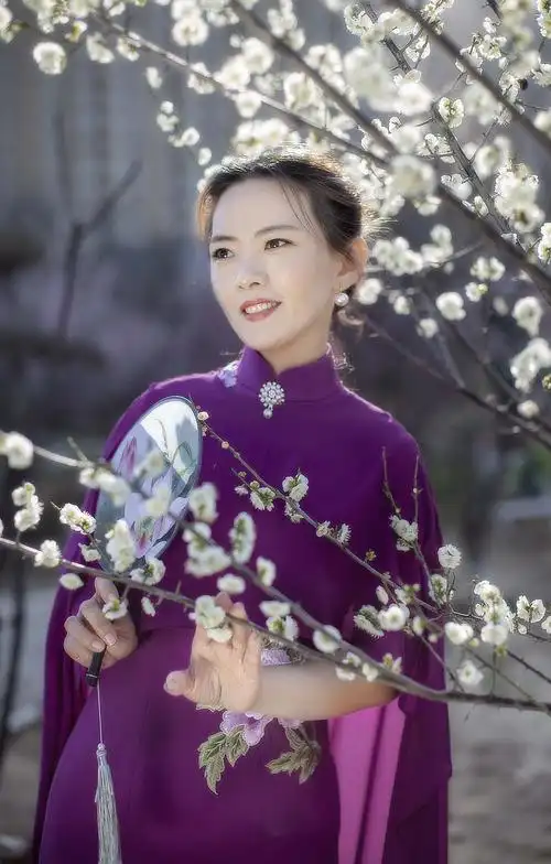 旗袍美女游梅园 - 美篇