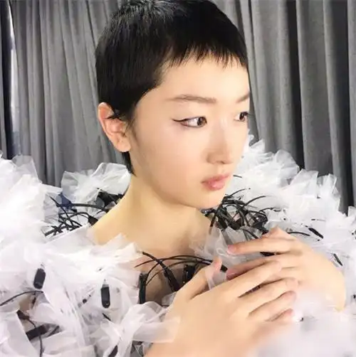 寸头应该是所有发型中最简单的一款发型了,不过即便如此,可依然很少